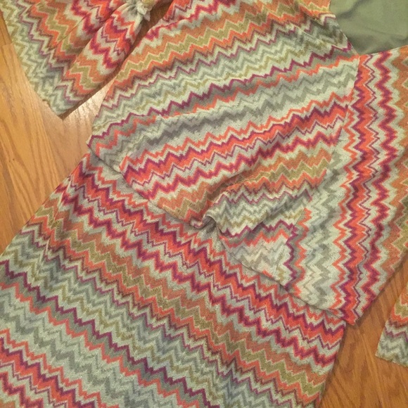 60’s Inspired Bell Sleeve Zig Zag Pattern Dress - Picture 3 of 10